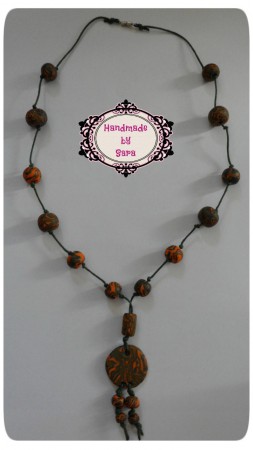 Colar verde e laranja